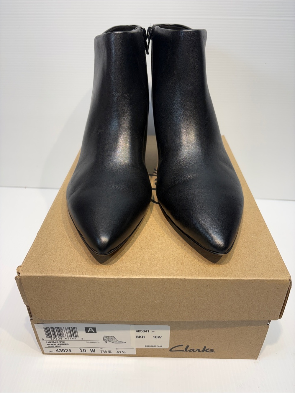 CLARKS Linvale Sea Black Leather Pointed Toe Ankle Booties - Size 10 (41.5)